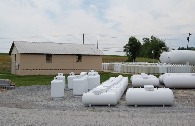 250 gallon vertical propane tank